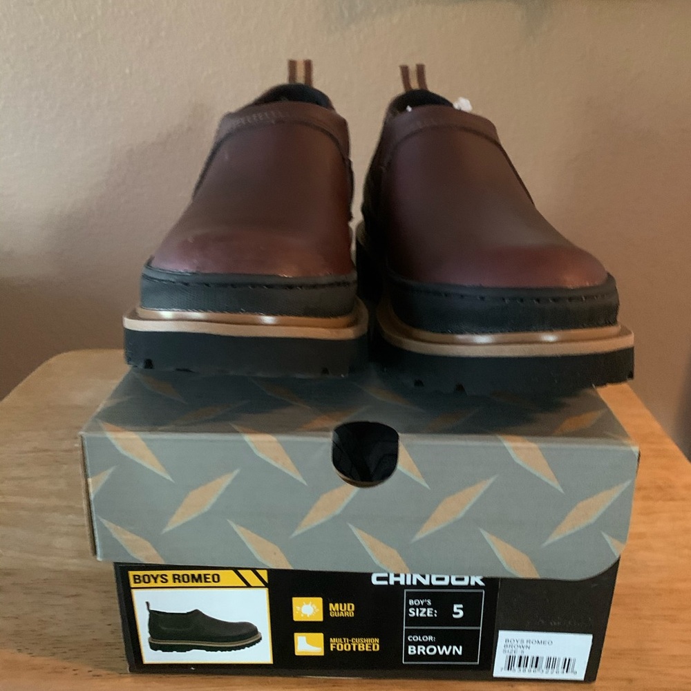 Nib Chinook boys Romeo sz 5